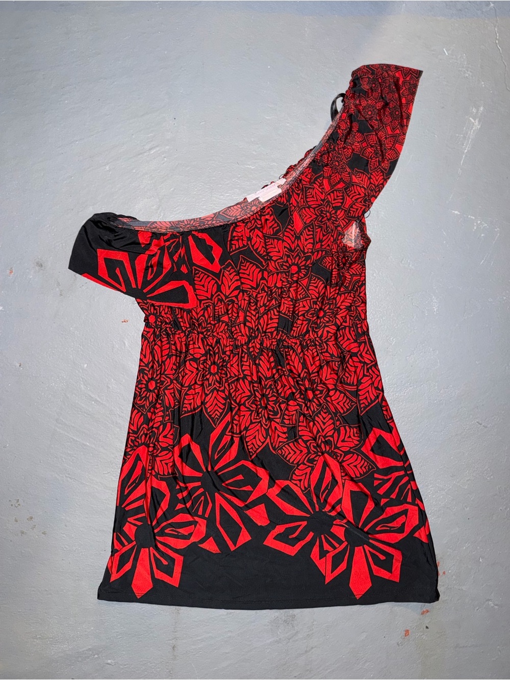 Y2K Women's One-Shoulder Red and Black Floral Top